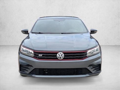 Used 2018 Volkswagen Passat GT FWD image 2