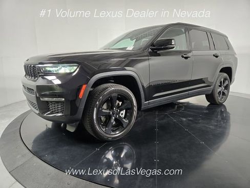 Used 2024 Jeep Grand Cherokee L Limited w/ Black Appearance Package AWD/4WD image 2