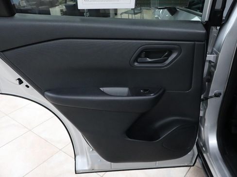 Used 2024 Nissan Rogue S AWD/4WD image 21