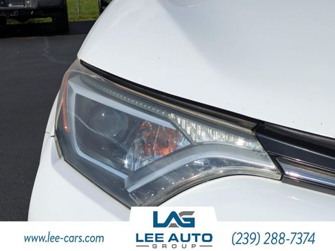 Used 2018 Toyota RAV4 LE FWD image 9