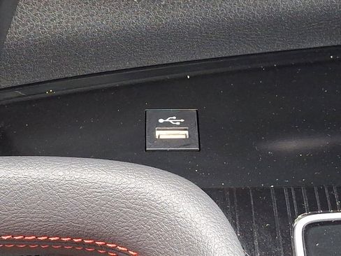 Used 2025 Toyota Sienna XSE FWD image 27