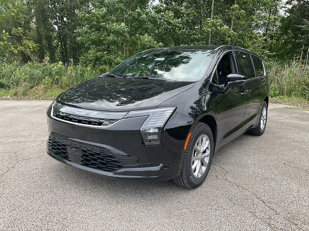 New 2027 Chrysler Pacifica Select AWD/4WD image 3