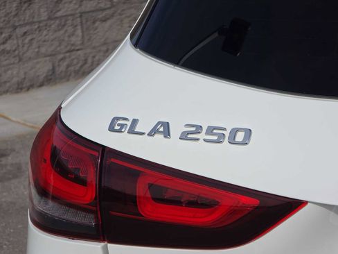 Used 2021 Mercedes-Benz GLA 250 image 11