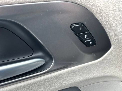 Used 2024 Chrysler Pacifica Touring-L FWD image 25