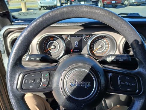 Used 2019 Jeep Wrangler Unlimited Sport image 2