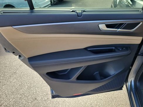 Certified 2024 Volkswagen Atlas Cross Sport SE w/ Panoramic Sunroof Package FWD image 9