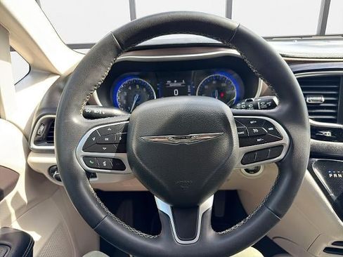Used 2022 Chrysler Voyager LX FWD image 24