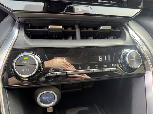 Used 2021 Toyota Venza LE image 26