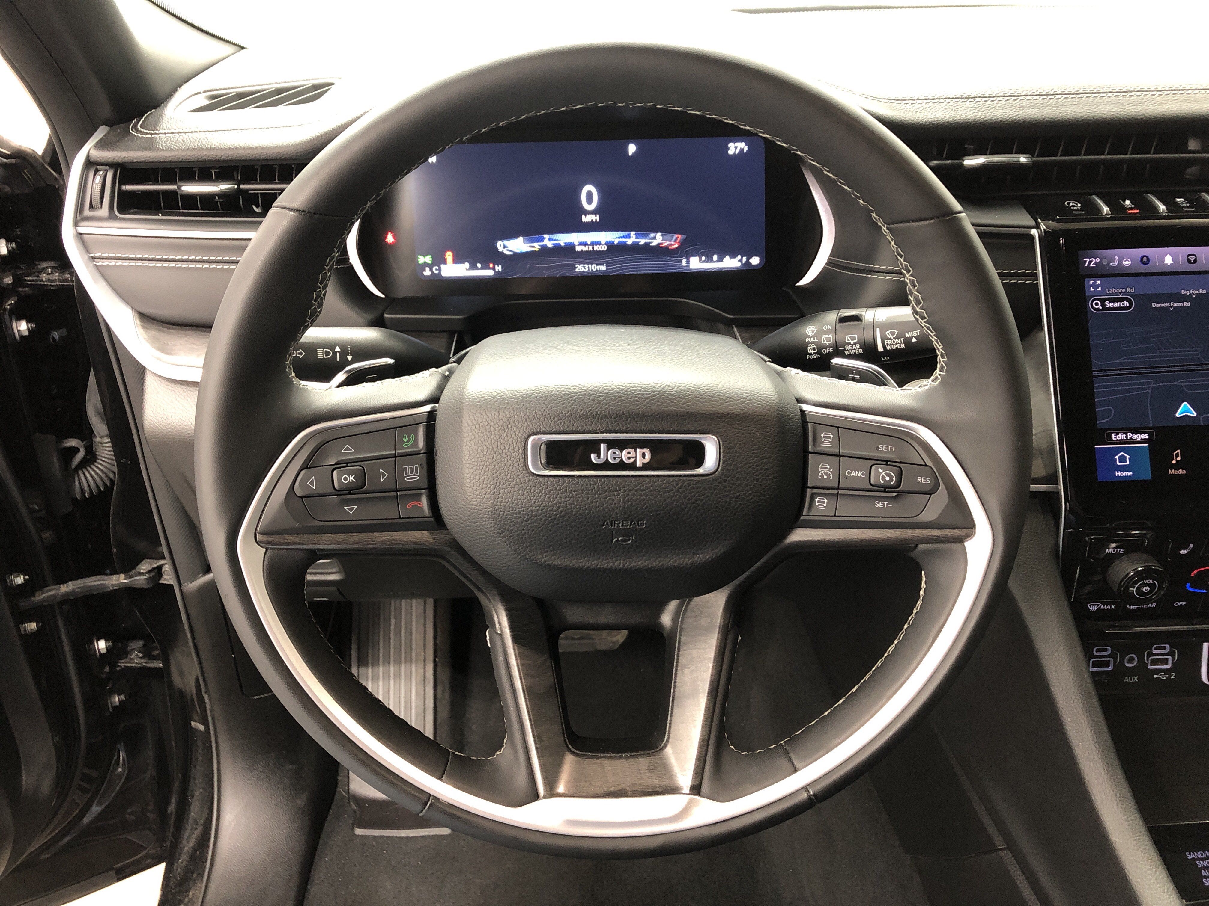 Certified 2024 Jeep Grand Cherokee Limited w/ Luxury Tech Group II AWD/4WD image 23