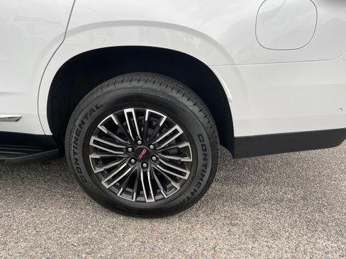 Used 2025 GMC Yukon Elevation image 11