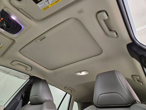 Used 2022 Toyota Corolla Cross XLE w/ Convenience Package image 16