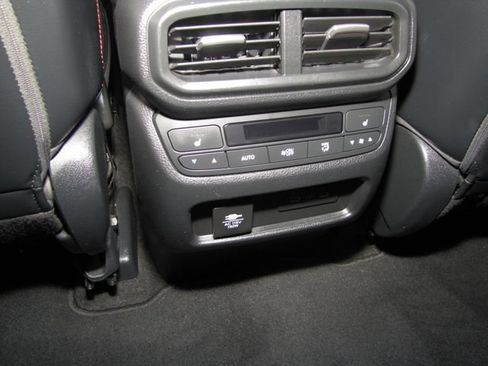 Certified 2025 Honda Pilot Black Edition image 17