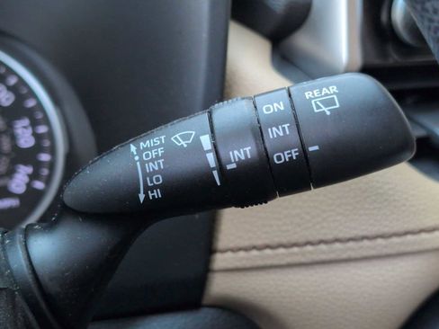 Used 2021 Toyota RAV4 XLE w/ Convenience Package AWD/4WD image 25