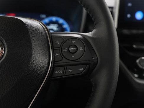 Used 2026 Toyota Corolla Cross XLE w/ Convenience Package image 26