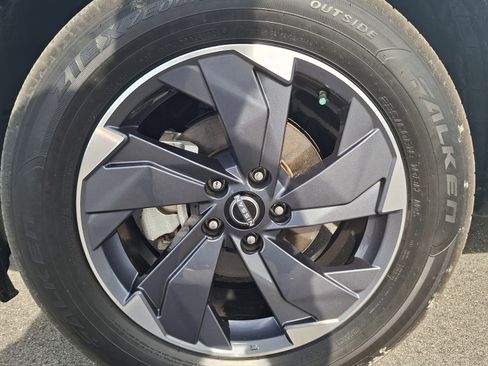 Certified 2024 Nissan Rogue SV FWD image 25