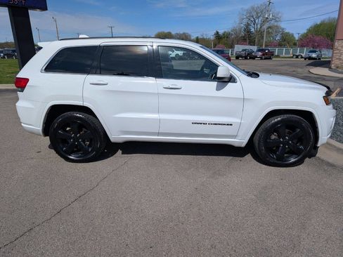 Used 2015 Jeep Grand Cherokee Altitude AWD/4WD image 10