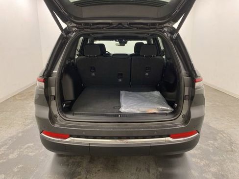 Used 2025 Jeep Grand Cherokee Laredo X w/ Luxury Tech Group I image 31