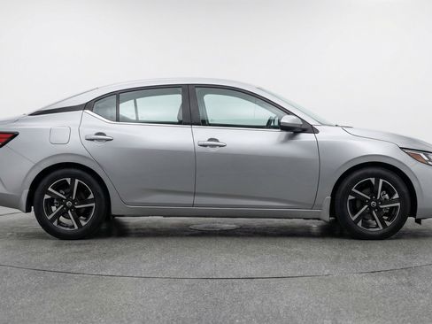 Used 2025 Nissan Sentra SV image 11