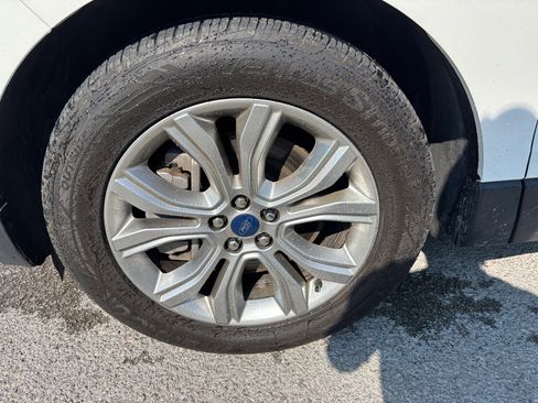 Used 2022 Ford Edge Titanium image 8