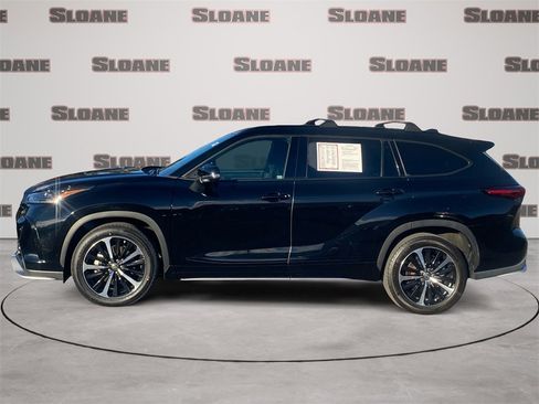 Certified 2022 Toyota Highlander XSE image 2