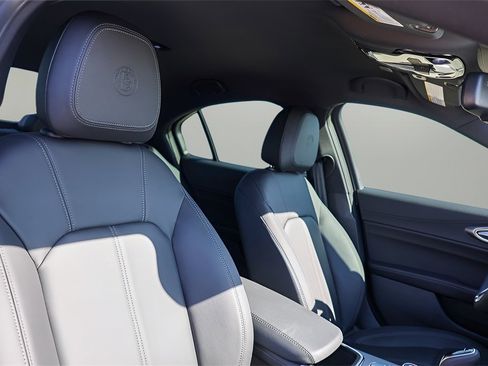 New 2025 Alfa Romeo Giulia Base w/ Driving Assist Package image 19