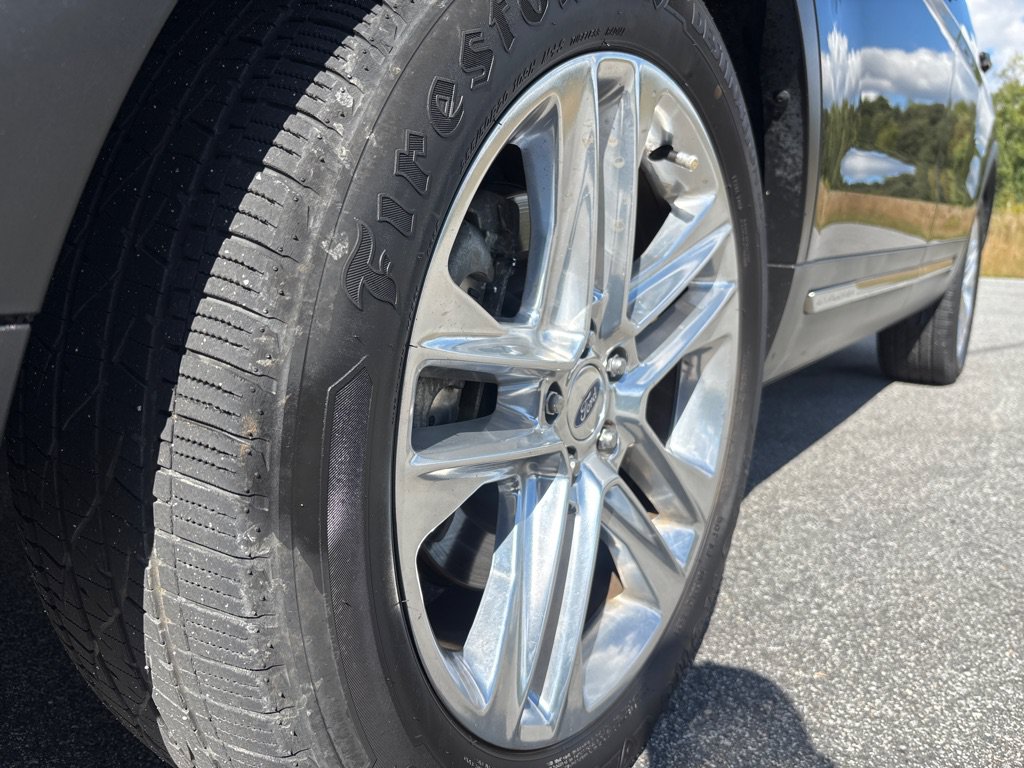 Used 2017 Ford Explorer XLT w/ Equipment Group 202A FWD image 9
