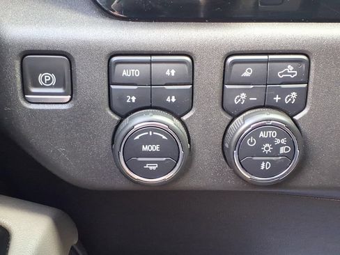 Used 2022 Chevrolet Silverado 1500 ZR2 w/ Technology Package AWD/4WD image 18