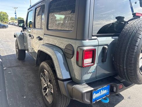 Used 2024 Jeep Wrangler Unlimited AWD/4WD image 7