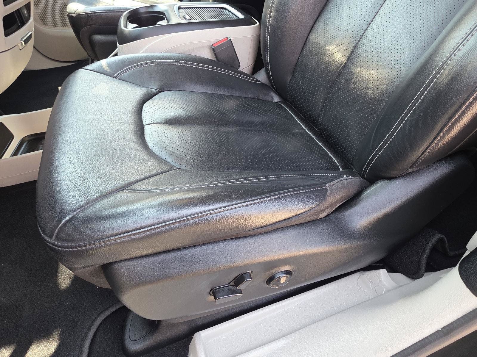 Used 2022 Chrysler Pacifica Touring-L FWD image 32