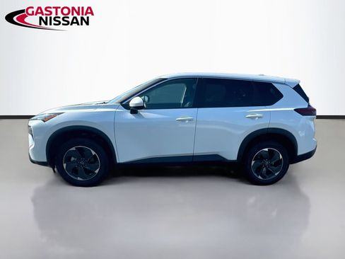 Used 2025 Nissan Rogue SV AWD/4WD image 5