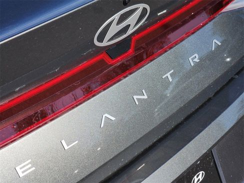 New 2025 Hyundai Elantra SE image 11