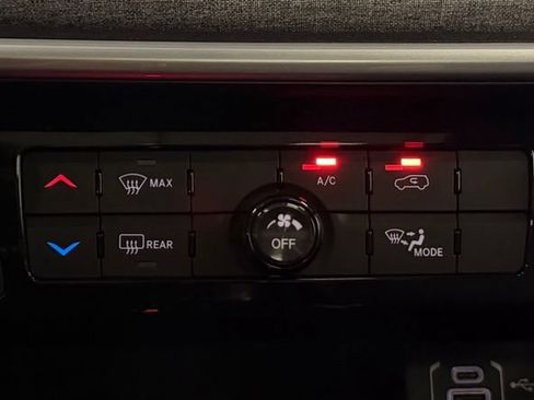 Used 2023 Jeep Compass Latitude w/ Sun and Sound Group AWD/4WD image 19