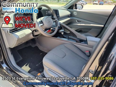 Used 2023 Hyundai Elantra SE w/ Cargo Package FWD image 2