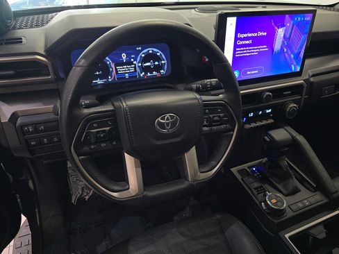 Certified 2025 Toyota 4Runner TRD Off-Road Premium AWD/4WD image 2