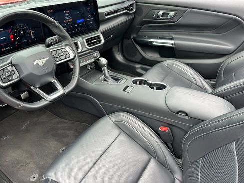 Used 2025 Ford Mustang Premium RWD image 10