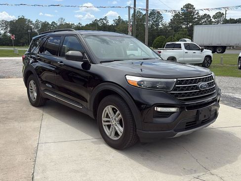 Used 2020 Ford Explorer XLT w/ Equipment Group 202A AWD/4WD image 3