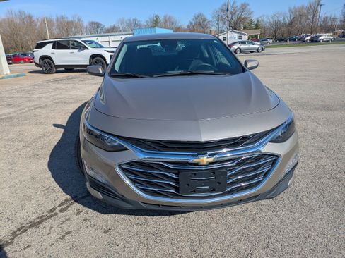 Used 2024 Chevrolet Malibu LT image 2