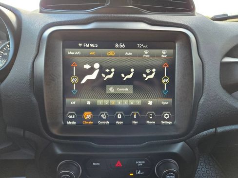 Used 2022 Jeep Renegade Latitude w/ Convenience Group AWD/4WD image 23