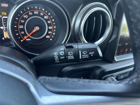 Used 2019 Jeep Wrangler Unlimited Sahara AWD/4WD image 27