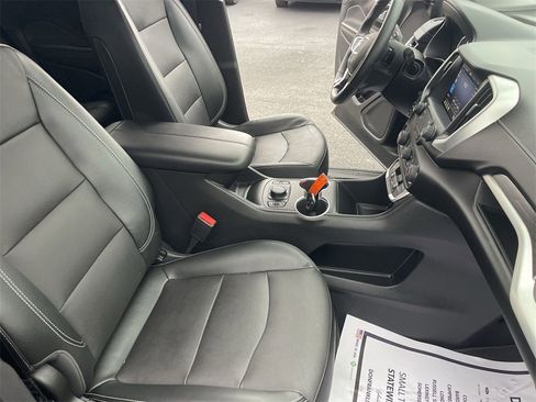 Used 2023 GMC Terrain SLT image 29