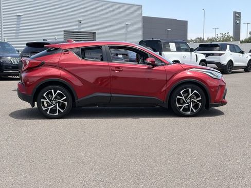 Used 2021 Toyota C-HR XLE FWD image 5