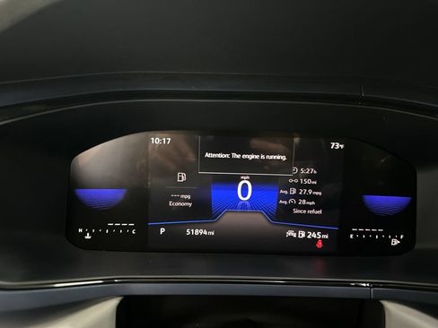Used 2023 Volkswagen Taos SE w/ Panoramic Sunroof Package FWD image 16