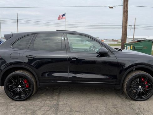 Used 2015 Porsche Cayenne Turbo image 15