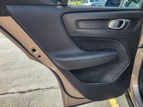 Used 2023 Volvo XC40 Recharge Ultimate w/ Protection Package Premier image 18