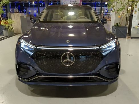 Used 2023 Mercedes-Benz EQS 580 4MATIC SUV image 2