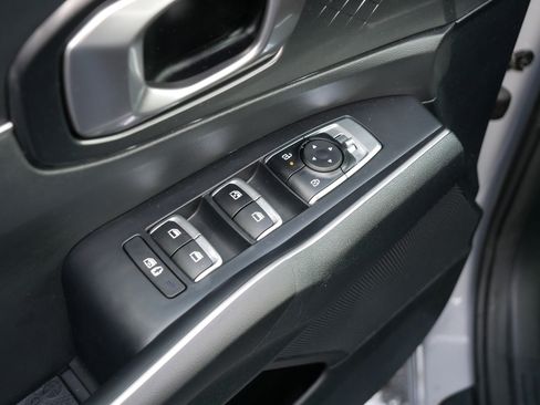 Certified 2025 Kia Sorento S image 19