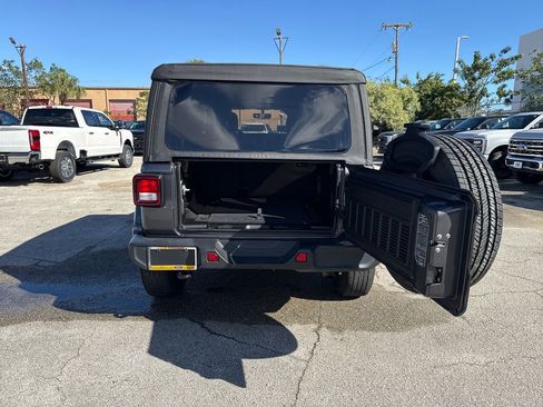 Used 2021 Jeep Wrangler Unlimited Sahara image 26