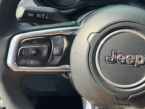 Used 2025 Jeep Wrangler Unlimited Sahara AWD/4WD image 31