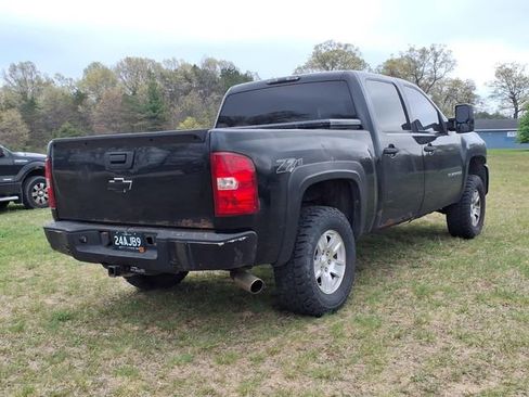 Used 2007 Chevrolet Silverado 1500 LT w/ 1LT Convenience Package AWD/4WD image 7