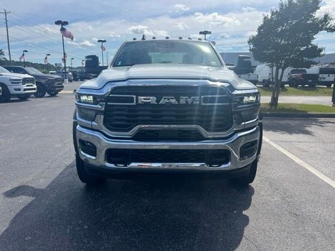 New 2026 RAM 4500 4x4 Crew Cab DRW image 3